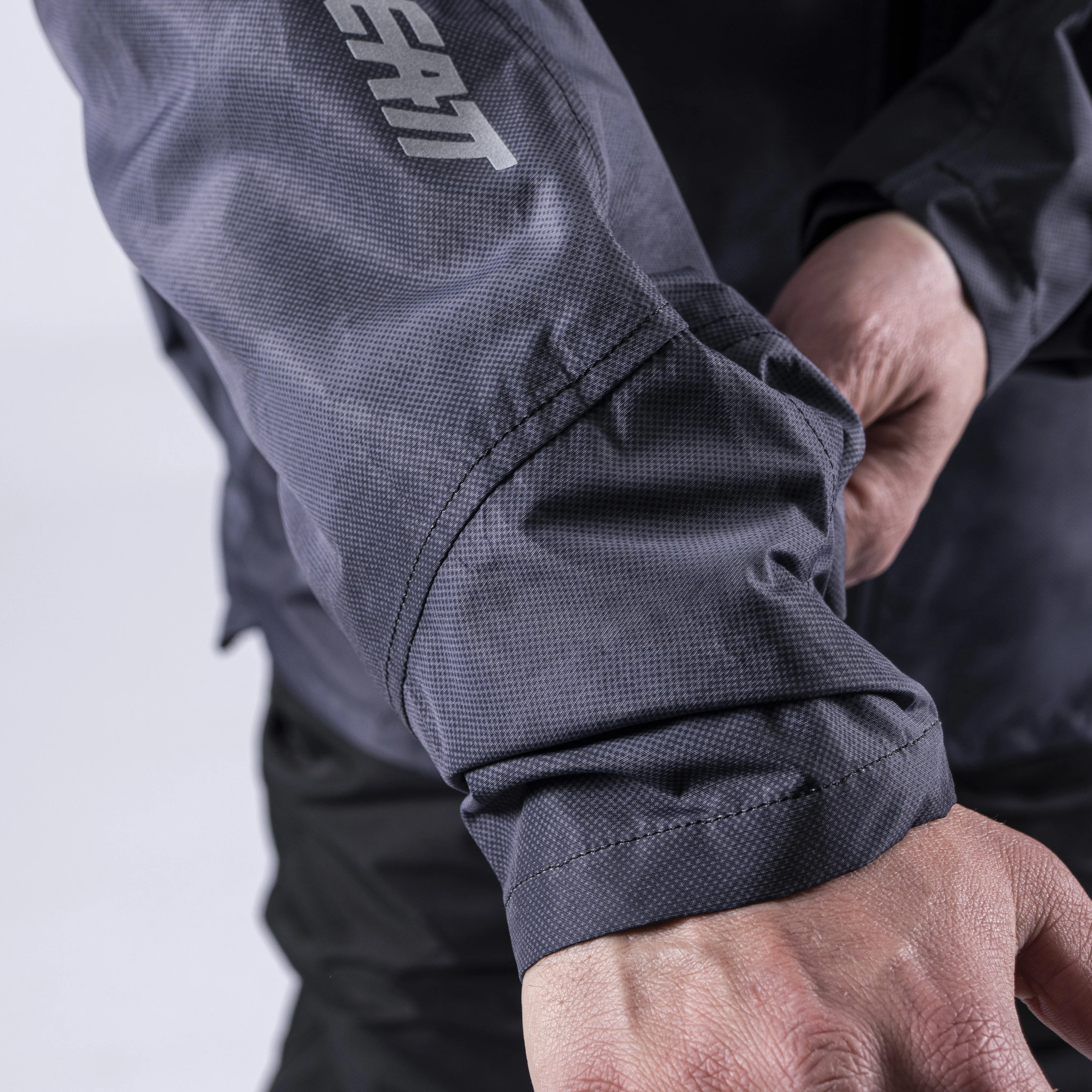Jacket ADV Rain Cover - Image 12